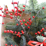 Новогодний букет из нобилиса и илекса