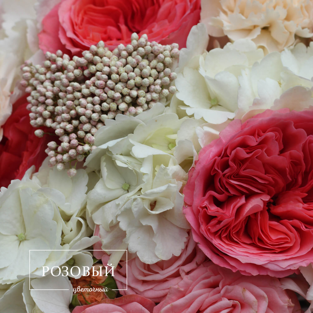 Авторский букет с пионовидными розами