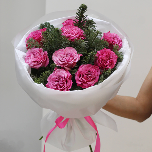 Букет пионовидных роз "Новогодний"