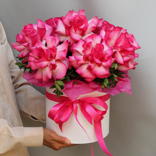 Французcкие розы в шляпной коробке