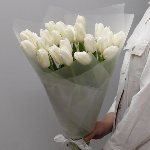Букет из 25 белых тюльпанов