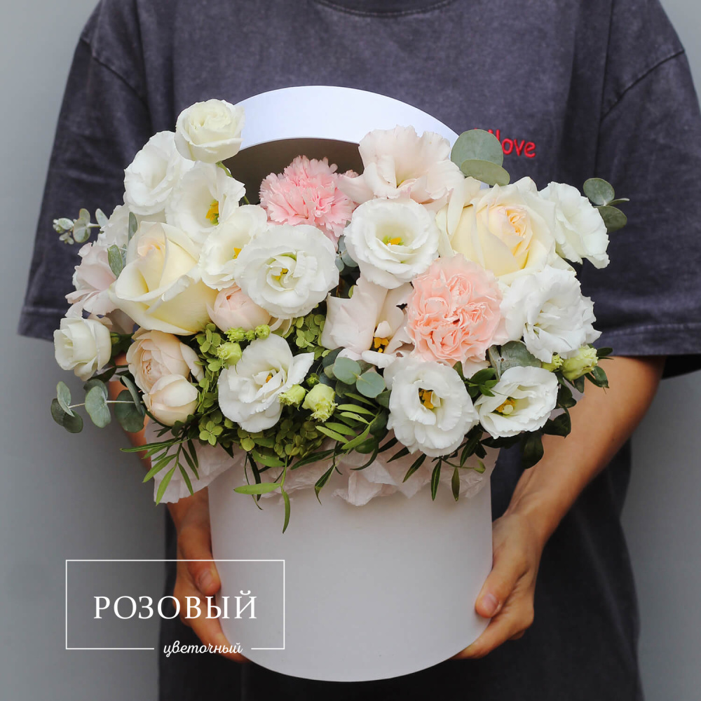 Букет с эустомой в коробке