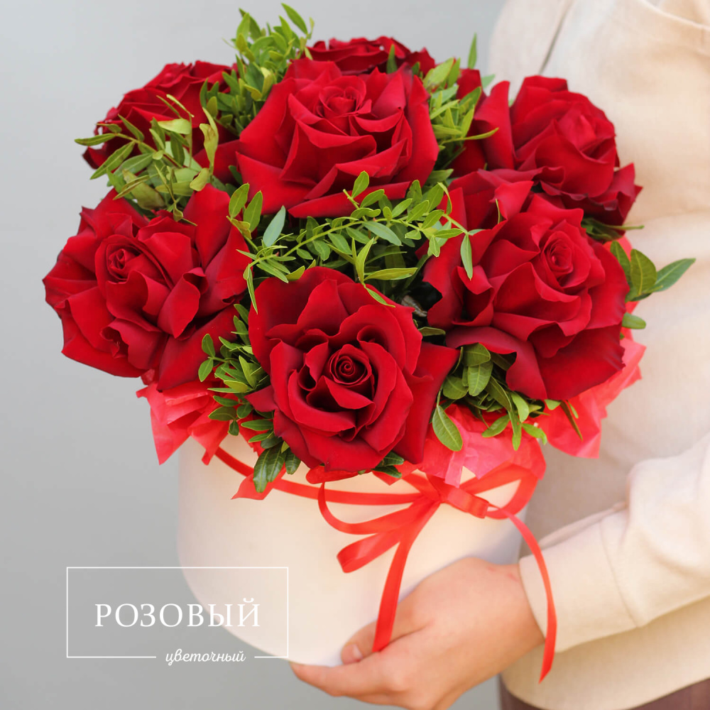 Красные розы в коробке 