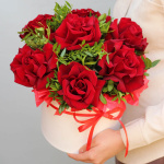 Красные розы в коробке 