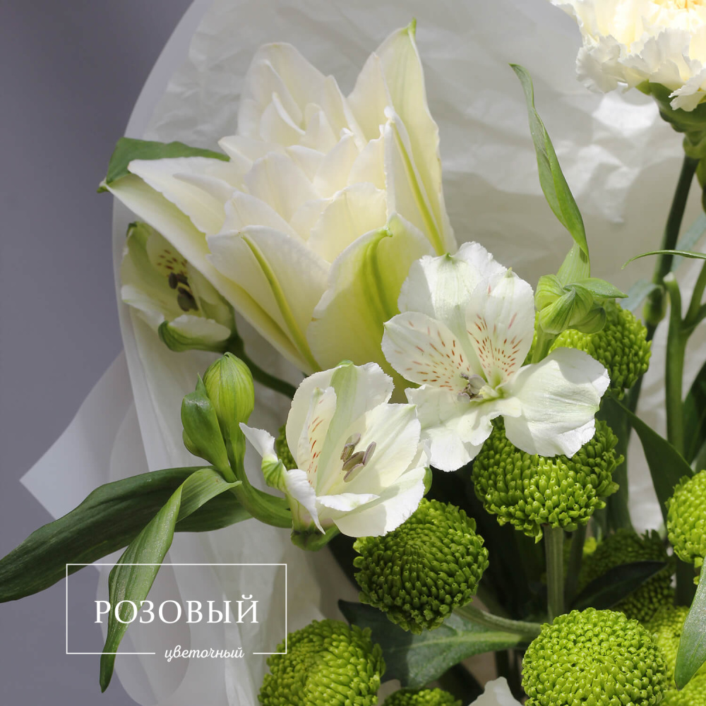 Бело-зеленый букет с лилией