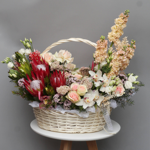Корзина экзотических цветов "Шелк"