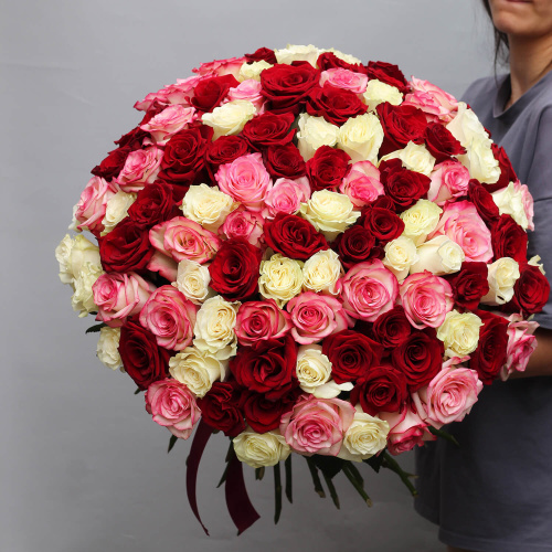 Букет из 101 разноцветной розы