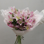 Букет из 5 лилий с зеленью