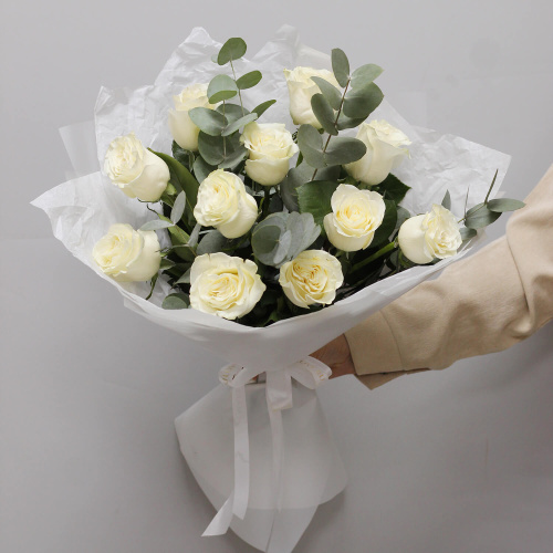 Букет роз с зеленью "Хрустальный"