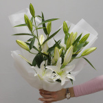 Букет из 3 белых лилий