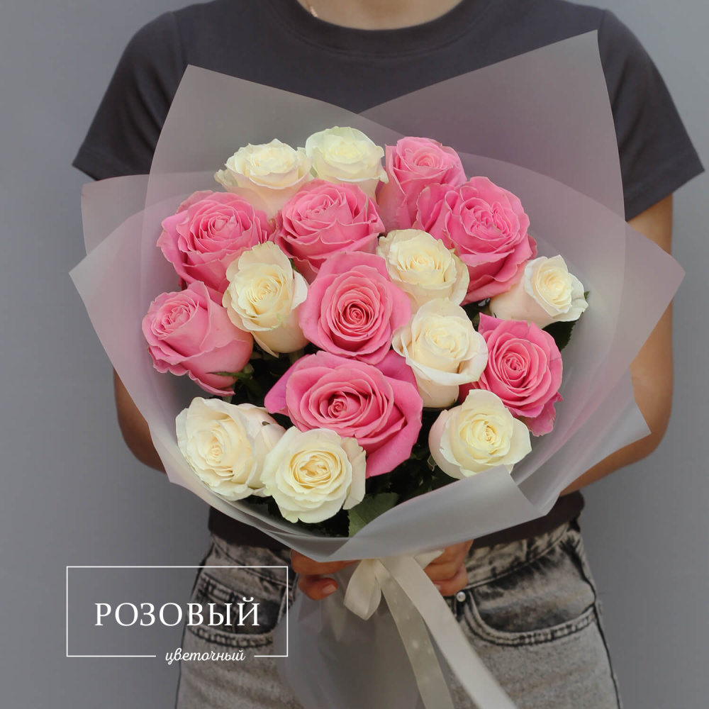 Букет из 17 разноцветных роз