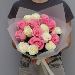 Букет из 17 разноцветных роз