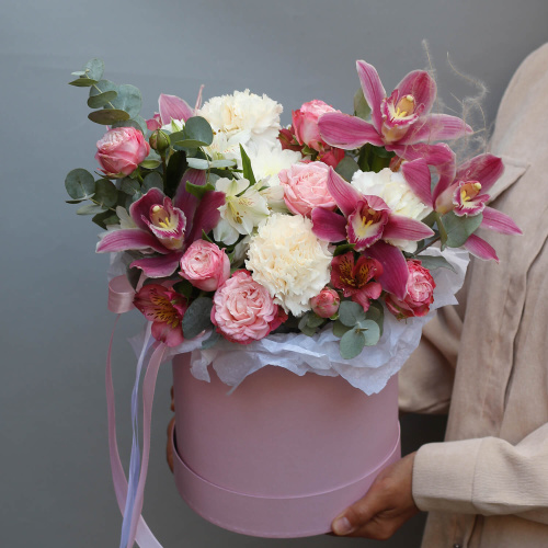 Авторский букет в коробке "Вишневый сад"