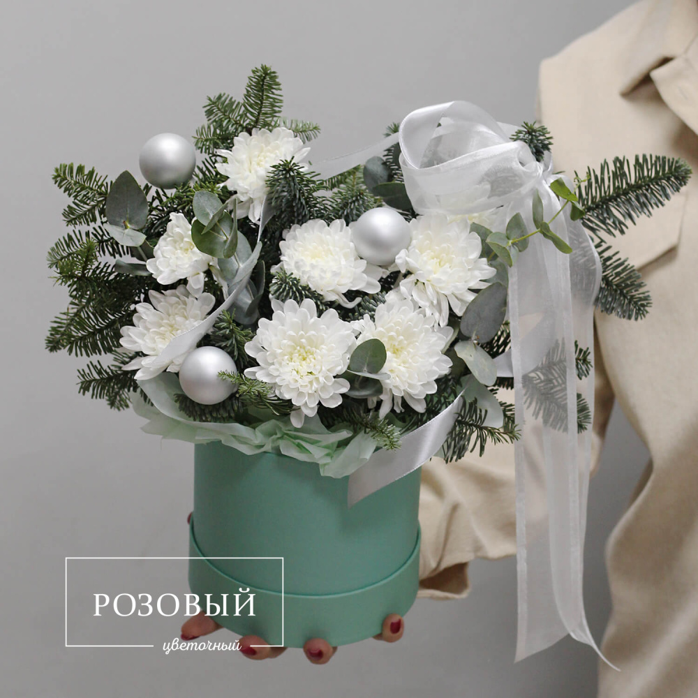 Новогодняя композиция с нобилисом и хризантемой