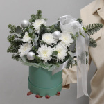 Новогодняя композиция с нобилисом и хризантемой