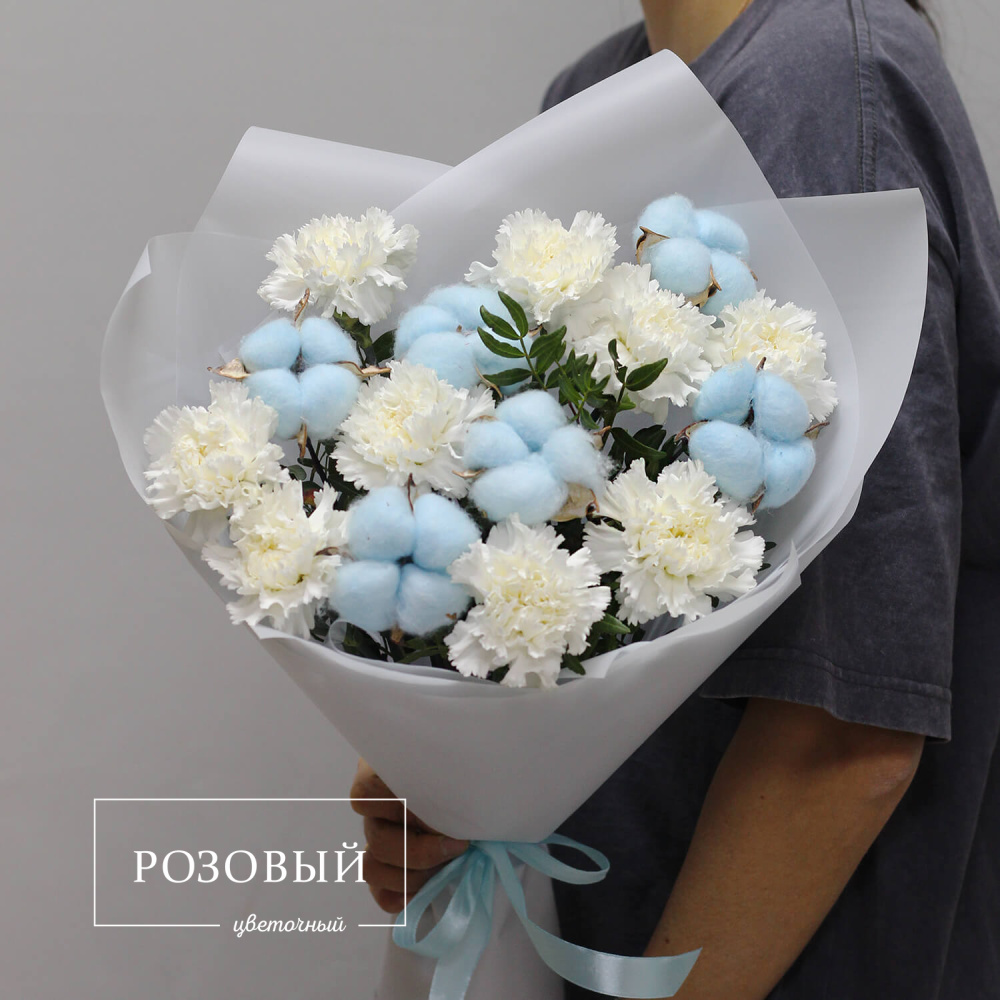 Букет белых гвоздик с хлопком