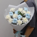 Букет белых гвоздик с хлопком