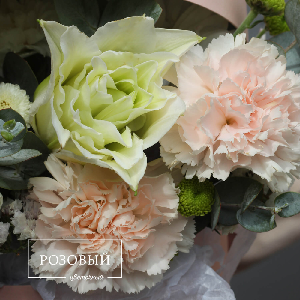 Цветы в коробке "Нежный персик"