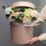 Цветы в коробке "Нежный персик"