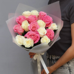 Букет из 17 разноцветных роз