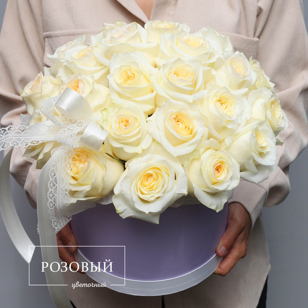 Букет сливочных роз в коробке