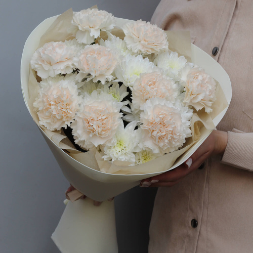 Букет с гвоздиками "Суфле"