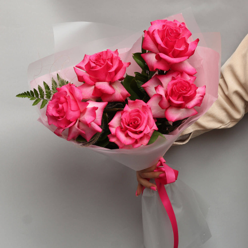 Букет малиновых роз "Моя франция" 