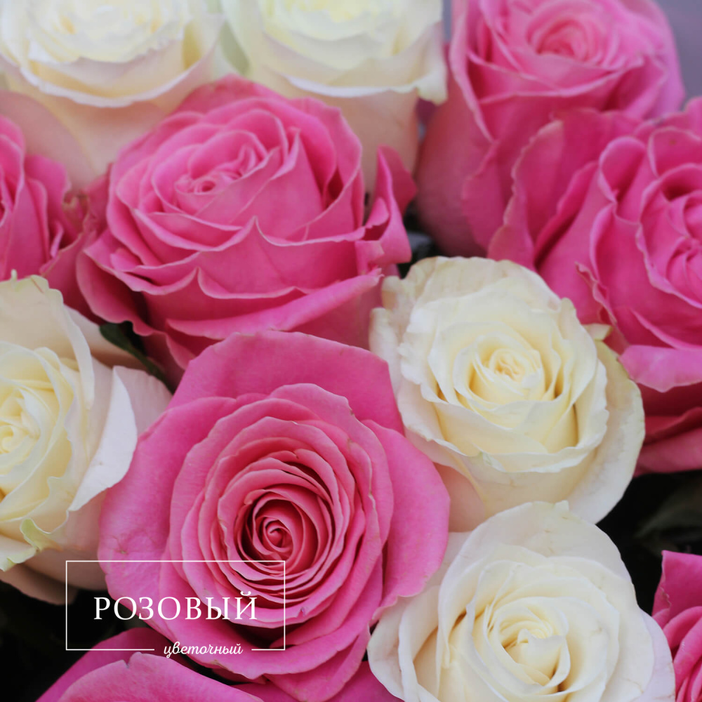 Букет из 17 разноцветных роз
