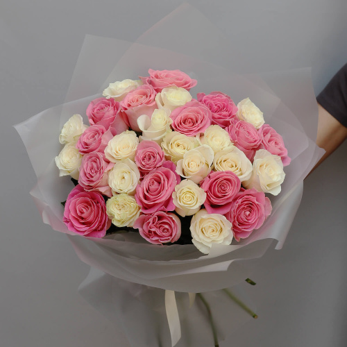 Букет из 25 разноцветных роз