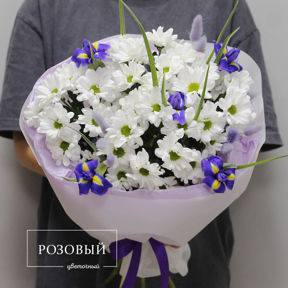 Букет из ирисов и хризантем