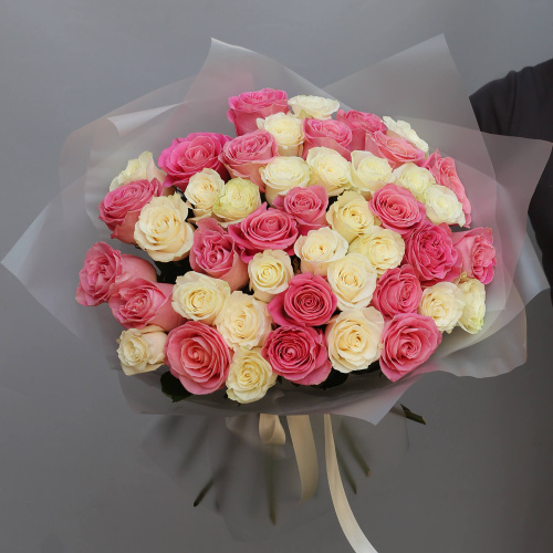 Букет из 45 разноцветых роз