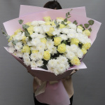 Большой букет из роз и хризантем